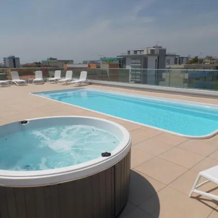 Retreat Featuring Private Terraces And A Pool Apartamento
